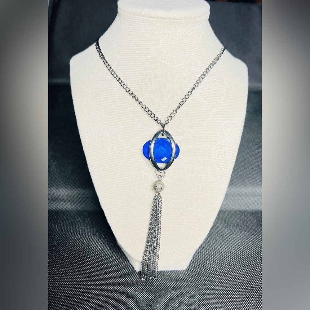 Elegant Silver and Blue Pendant Necklace